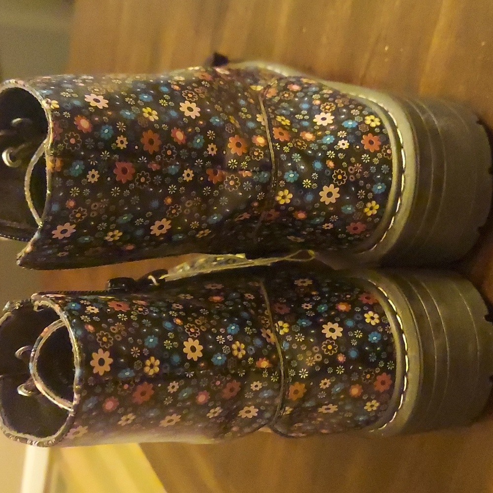 Women's Dr. Scholl's Floral Combat Style Boots - Picture 5 of 6